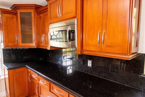 Снять в аренду виллу или дом в Майами, Флорида 4 спальни, 235.97м2, № 1988685 - фото 11