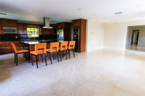 Снять в аренду виллу или дом в Майами, Флорида 4 спальни, 235.97м2, № 1988685 - фото 7