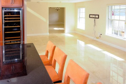 Снять в аренду виллу или дом в Майами, Флорида 4 спальни, 235.97м2, № 1988685 - фото 2