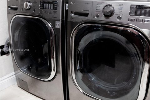 Снять в аренду виллу или дом в Майами, Флорида 4 спальни, 235.97м2, № 1988685 - фото 5