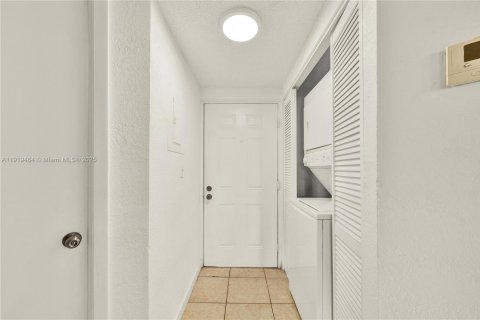 Condominio en alquiler en Doral, Florida, 2 dormitorios, 96.25 m2 № 1974769 - foto 2