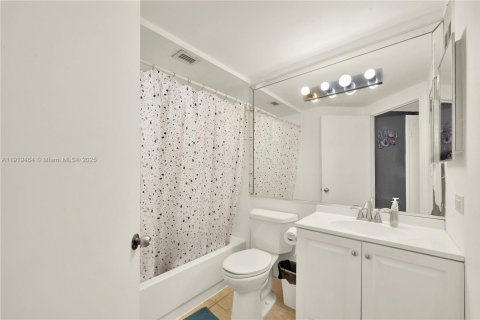 Condominio en alquiler en Doral, Florida, 2 dormitorios, 96.25 m2 № 1974769 - foto 3