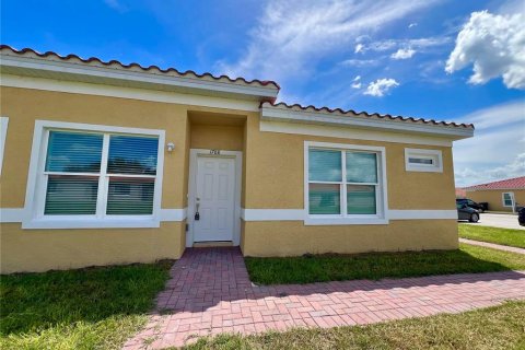 Villa ou maison à Poinciana, Floride 3 chambres, 98.1 m2 № 2413899