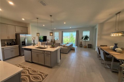 Casa en alquiler en Kissimmee, Florida, 4 dormitorios, 189.71 m2 № 1895133 - foto 2