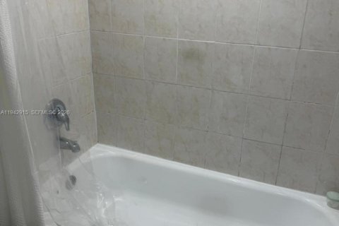 Copropriété à louer à Sunny Isles Beach, Floride: 1 chambre, 92.07 m2 № 1999231 - photo 8