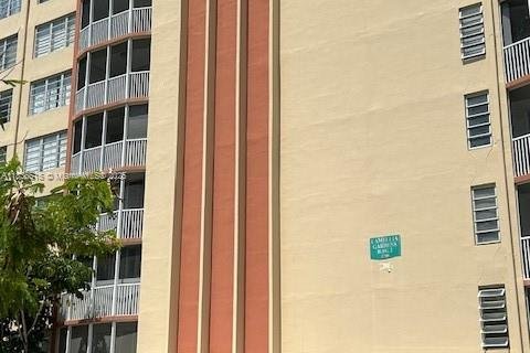 Condo in Miami, Florida, 2 bedrooms  № 1822193 - photo 2