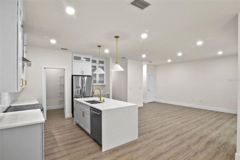 Casa en venta en Orlando, Florida, 3 dormitorios, 209.03 m2 № 1898680 - foto 18