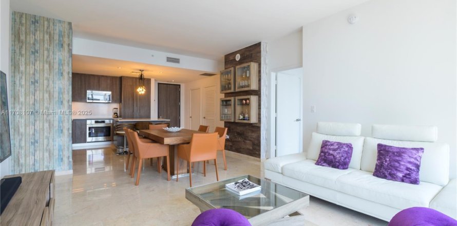Condominio en Miami, Florida, 2 dormitorios  № 1980062