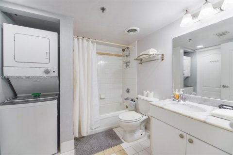 Снять в аренду кондоминиум в Майами, Флорида 1 спальня, 76.64м2, № 1959377 - фото 13