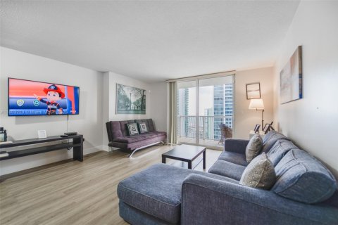 Снять в аренду кондоминиум в Майами, Флорида 1 спальня, 76.64м2, № 1959377 - фото 1