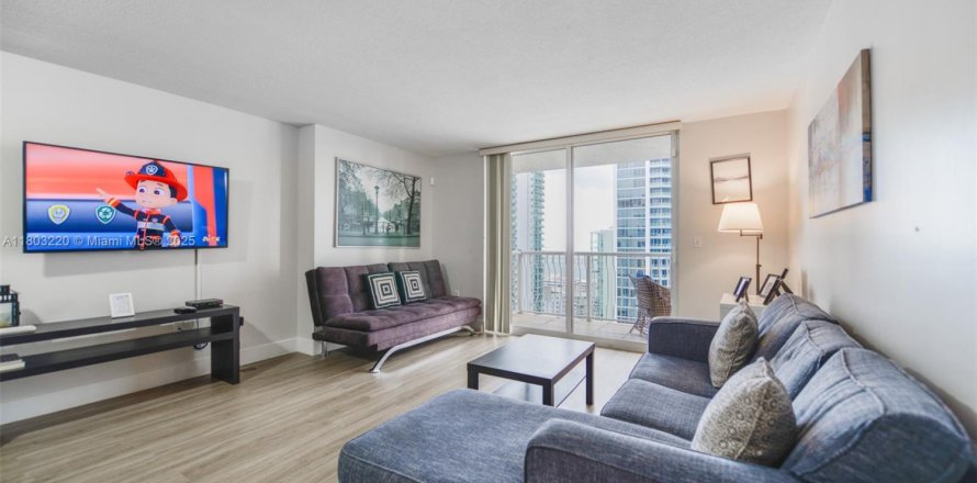 Кондоминиум с 1 спальней в Майами, Флорида № 1959377