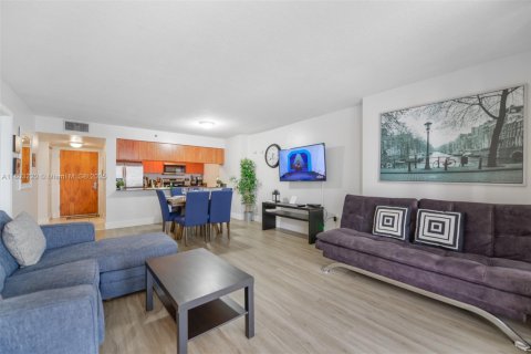 Снять в аренду кондоминиум в Майами, Флорида 1 спальня, 76.64м2, № 1959377 - фото 4