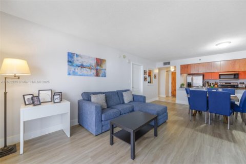 Снять в аренду кондоминиум в Майами, Флорида 1 спальня, 76.64м2, № 1959377 - фото 3