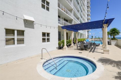 Снять в аренду кондоминиум в Майами, Флорида 1 спальня, 76.64м2, № 1959377 - фото 20