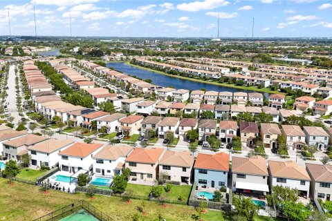 Villa ou maison à vendre à Miami, Floride: 4 chambres, 206.52 m2 № 1859174 - photo 8