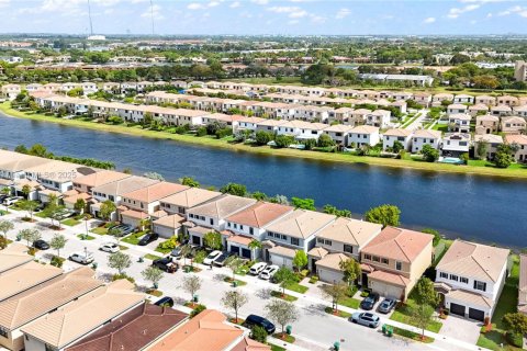 Villa ou maison à vendre à Miami, Floride: 4 chambres, 206.52 m2 № 1859174 - photo 3