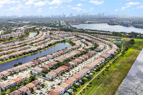Villa ou maison à vendre à Miami, Floride: 4 chambres, 206.52 m2 № 1859174 - photo 5