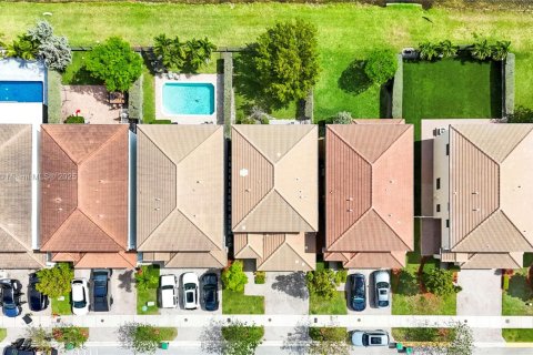Villa ou maison à vendre à Miami, Floride: 4 chambres, 206.52 m2 № 1859174 - photo 2