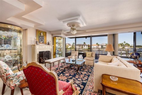 Condominio en venta en Saint Petersburg, Florida, 4 dormitorios, 377.65 m2 № 2101813 - foto 8