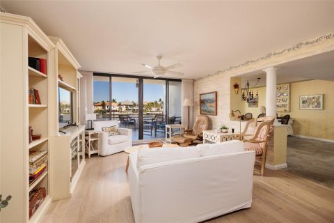 Condominio en venta en Saint Petersburg, Florida, 4 dormitorios, 377.65 m2 № 2101813 - foto 27