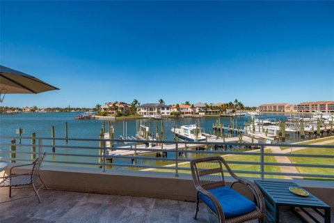 Condominio en Saint Petersburg, Florida, 4 dormitorios  № 2101813