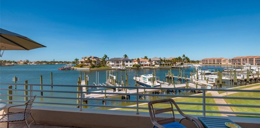 Condominio en Saint Petersburg, Florida, 4 dormitorios № 2101813