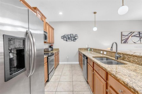 Touwnhouse à vendre à Kissimmee, Floride: 4 chambres, 176.7 m2 № 2236059 - photo 6