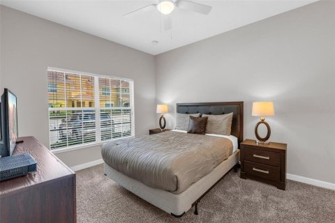 Touwnhouse à vendre à Kissimmee, Floride: 4 chambres, 176.7 m2 № 2236059 - photo 13