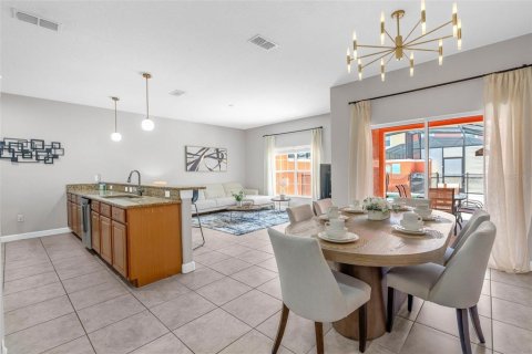 Touwnhouse à vendre à Kissimmee, Floride: 4 chambres, 176.7 m2 № 2236059 - photo 5