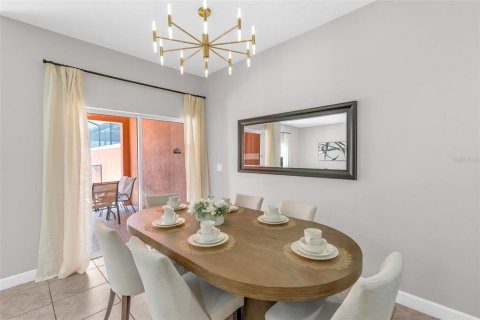 Touwnhouse à vendre à Kissimmee, Floride: 4 chambres, 176.7 m2 № 2236059 - photo 18