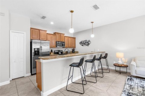 Touwnhouse à vendre à Kissimmee, Floride: 4 chambres, 176.7 m2 № 2236059 - photo 10