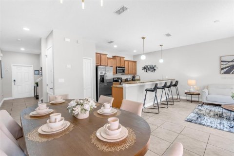 Touwnhouse à vendre à Kissimmee, Floride: 4 chambres, 176.7 m2 № 2236059 - photo 9