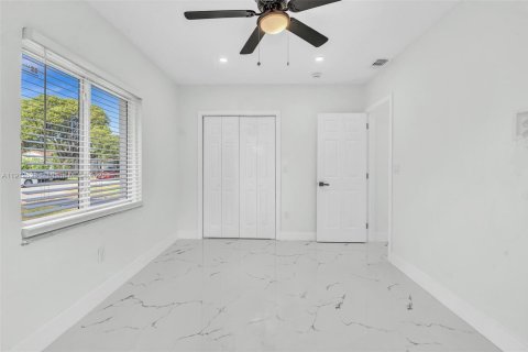 Купить виллу или дом в Эль Портал, Флорида 4 спальни, 148.27м2, № 1968341 - фото 12