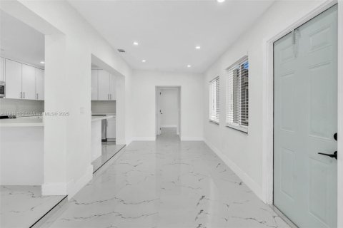 Купить виллу или дом в Эль Портал, Флорида 4 спальни, 148.27м2, № 1968341 - фото 28