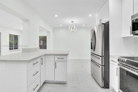 Купить виллу или дом в Эль Портал, Флорида 4 спальни, 148.27м2, № 1968341 - фото 23