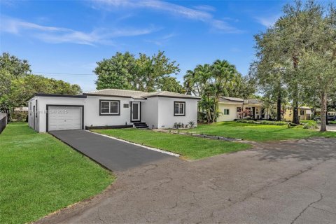 Купить виллу или дом в Эль Портал, Флорида 4 спальни, 148.27м2, № 1968341 - фото 2