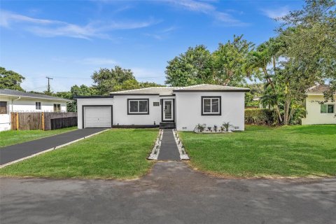 Дом в Эль Портал, Флорида 4 спальни, 148.27м2 № 1968341