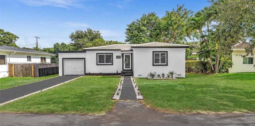 Дом в Эль Портал, Флорида 4 спальни, 148.27м2 № 1968341