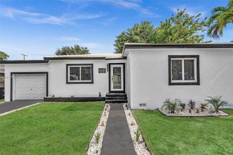 Купить виллу или дом в Эль Портал, Флорида 4 спальни, 148.27м2, № 1968341 - фото 4