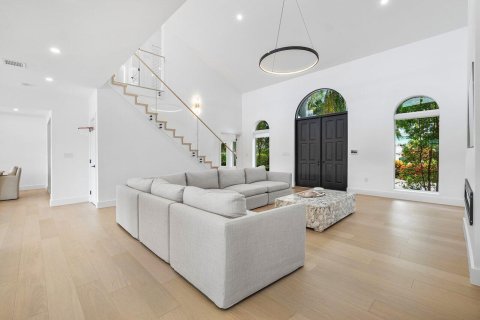 House in Boca Raton, Florida 5 bedrooms, 361.85 sq.m. № 2182316 - photo 9