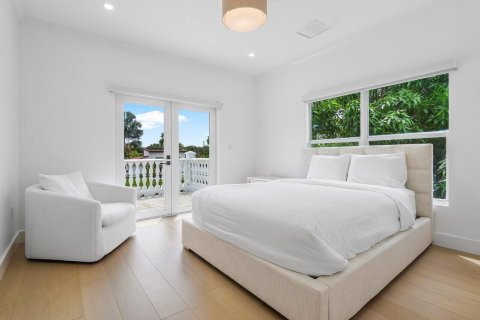 House in Boca Raton, Florida 5 bedrooms, 361.85 sq.m. № 2182316 - photo 25