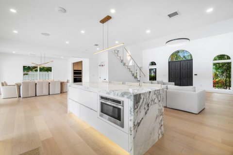 House in Boca Raton, Florida 5 bedrooms, 361.85 sq.m. № 2182316 - photo 12