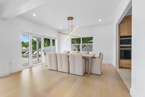 House in Boca Raton, Florida 5 bedrooms, 361.85 sq.m. № 2182316 - photo 13