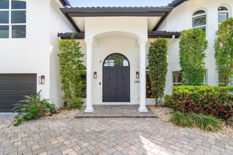 House in Boca Raton, Florida 5 bedrooms, 361.85 sq.m. № 2182316 - photo 4