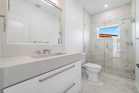 House in Boca Raton, Florida 5 bedrooms, 361.85 sq.m. № 2182316 - photo 21