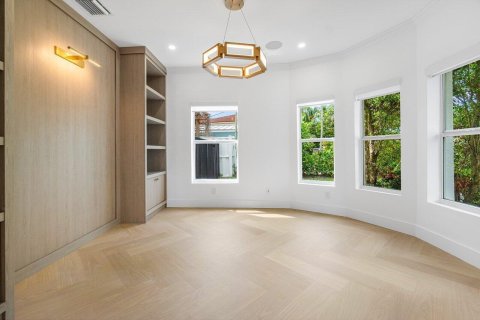 House in Boca Raton, Florida 5 bedrooms, 361.85 sq.m. № 2182316 - photo 6