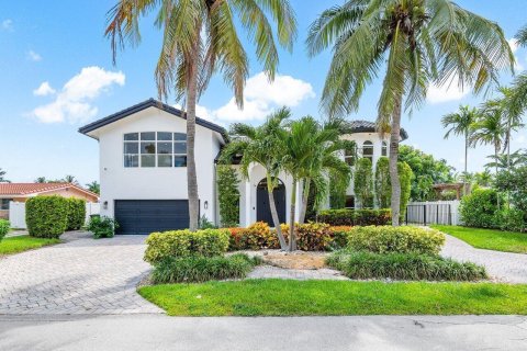 House in Boca Raton, Florida 5 bedrooms, 361.85 sq.m. № 2182316 - photo 2