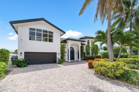 House in Boca Raton, Florida 5 bedrooms, 361.85 sq.m. № 2182316