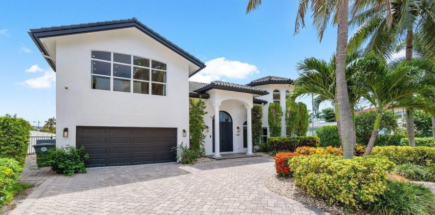 House in Boca Raton, Florida 5 bedrooms, 361.85 sq.m. № 2182316