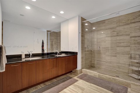 Condominio en venta en Sunny Isles Beach, Florida, 2 dormitorios, 133.31 m2 № 2051988 - foto 24